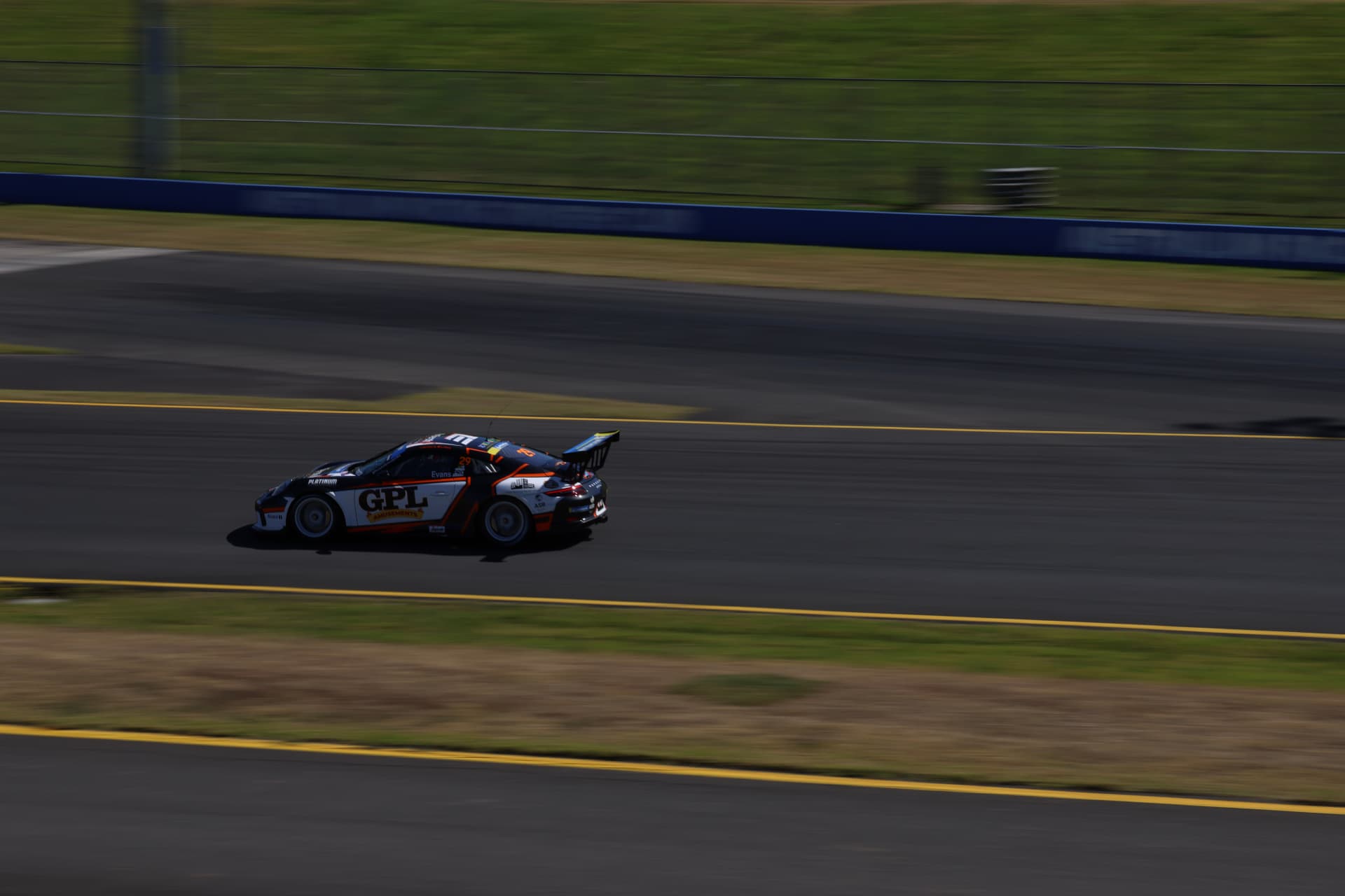 GPL Porsche panned at speed along the circuit